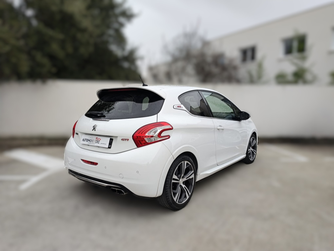 Peugeot 208 — 5