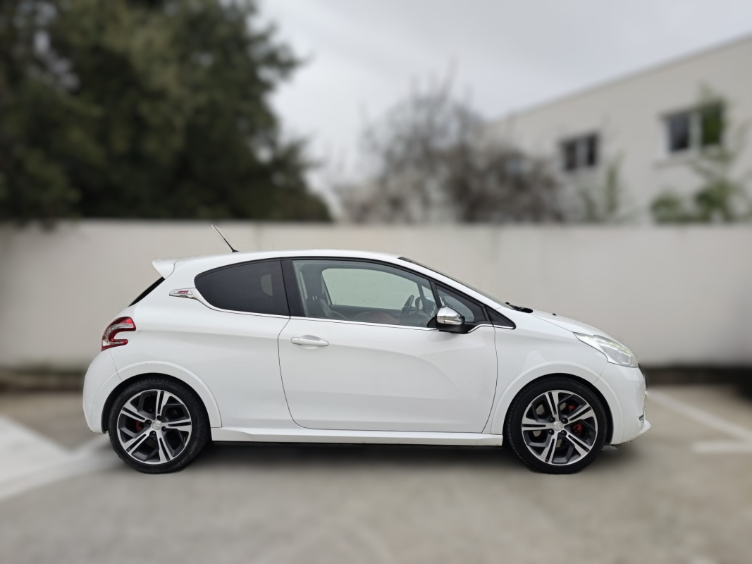 Peugeot 208 — 6