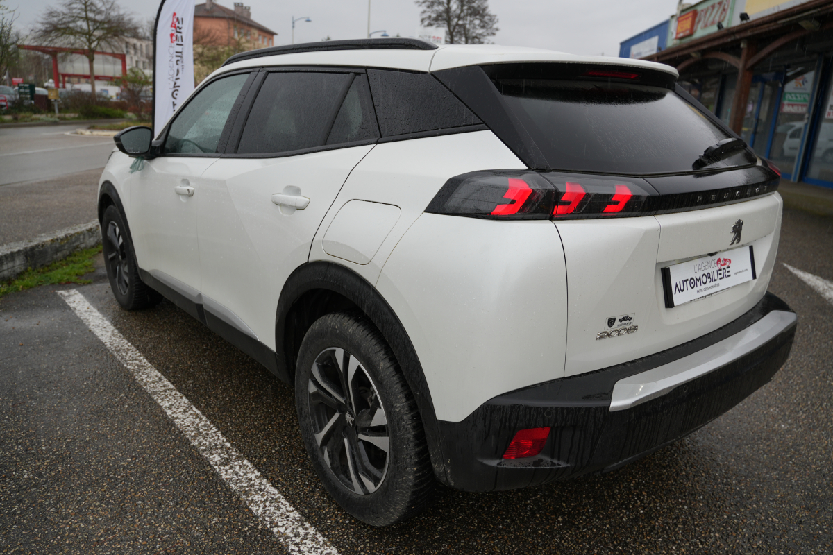 Peugeot 2008 — 8