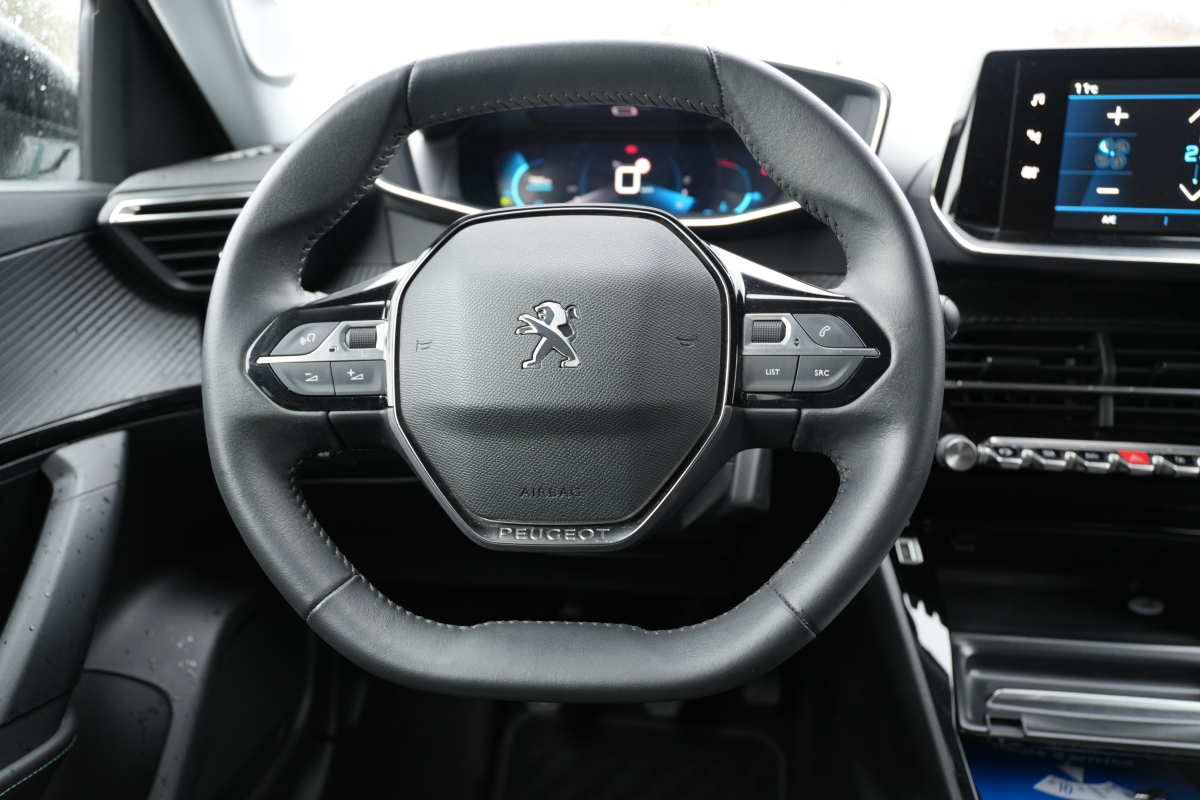 Peugeot 2008 — 12