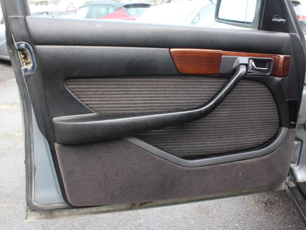 Mercedes 280 — 10