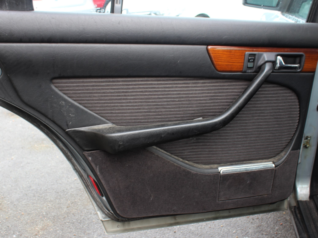 Mercedes 280 — 12