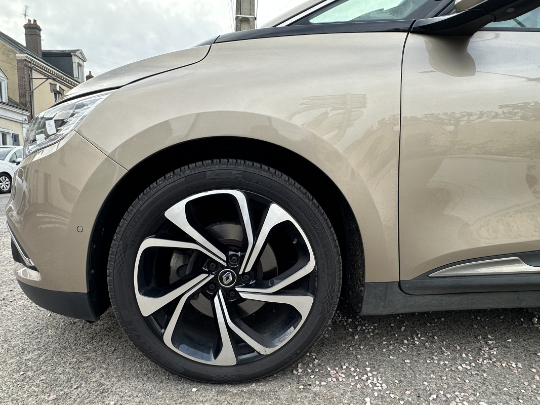 Renault Grand Scenic — 26