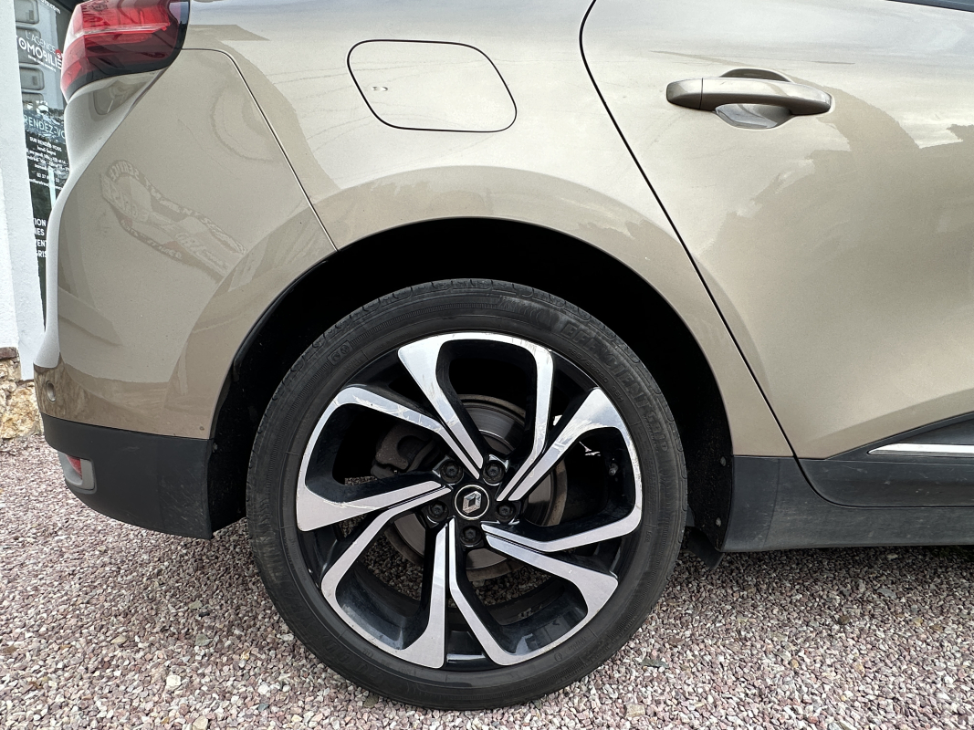 Renault Grand Scenic — 28