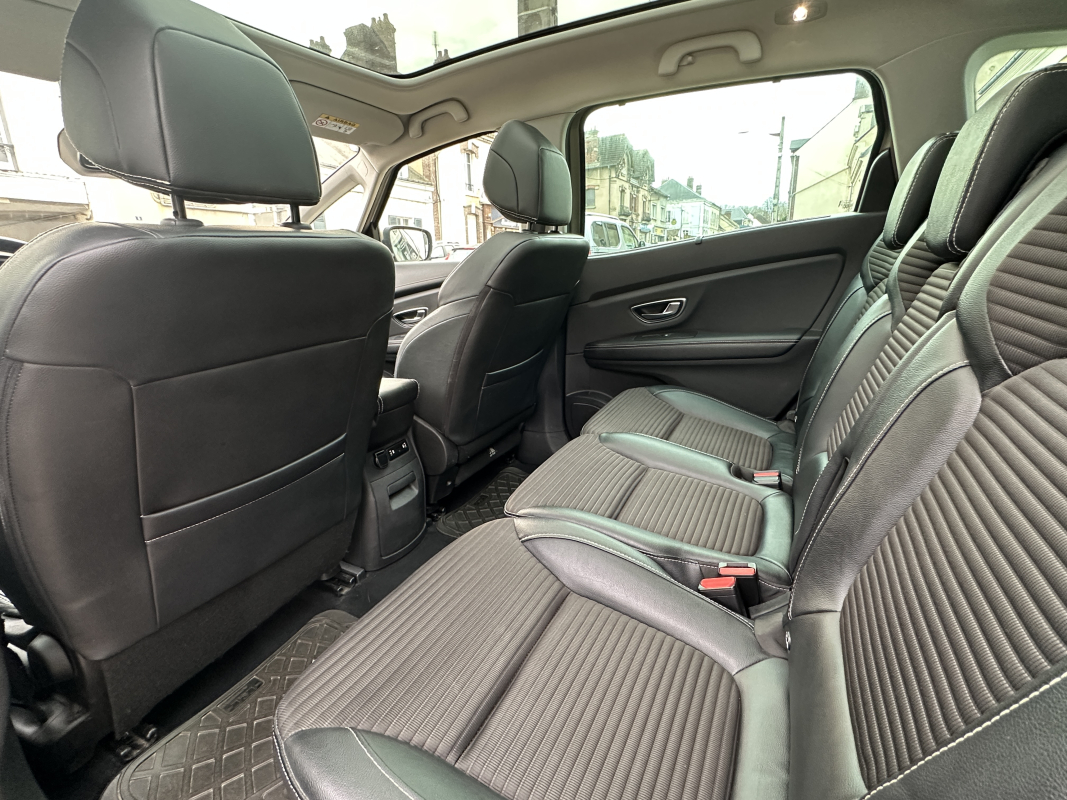 Renault Grand Scenic — 10