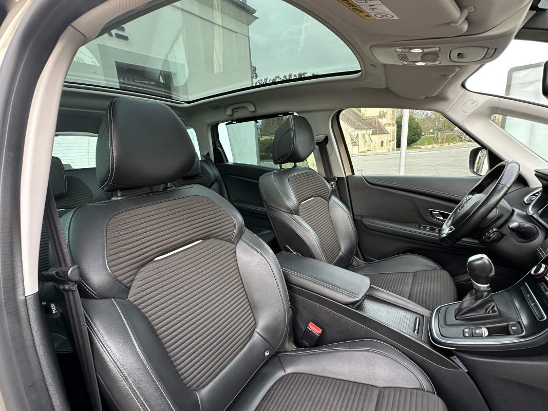Renault Grand Scenic — 12