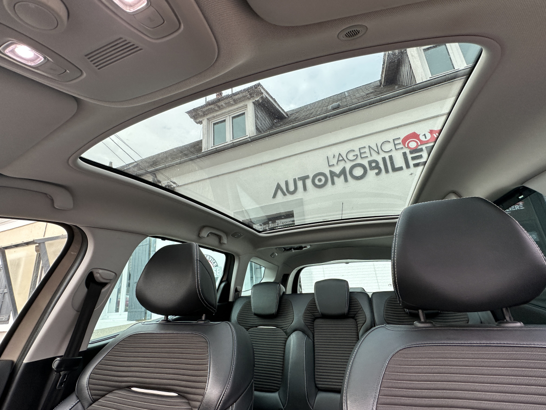 Renault Grand Scenic — 18
