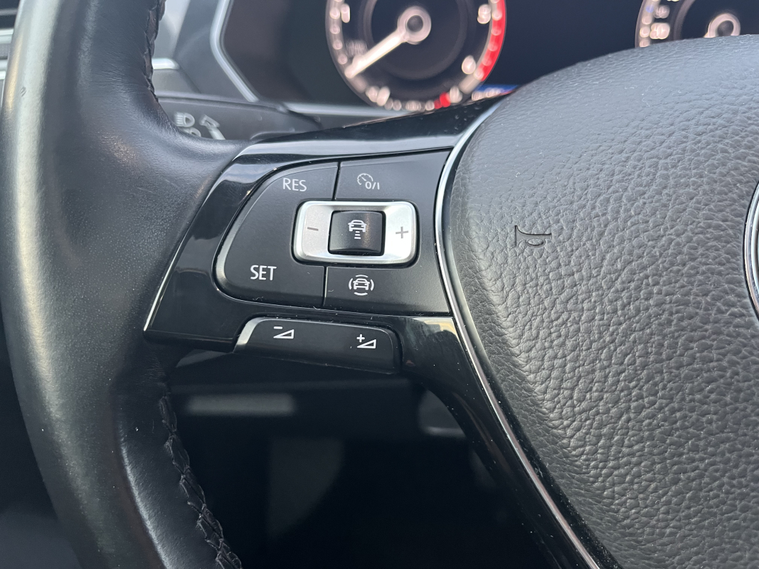 Volkswagen Tiguan — 32