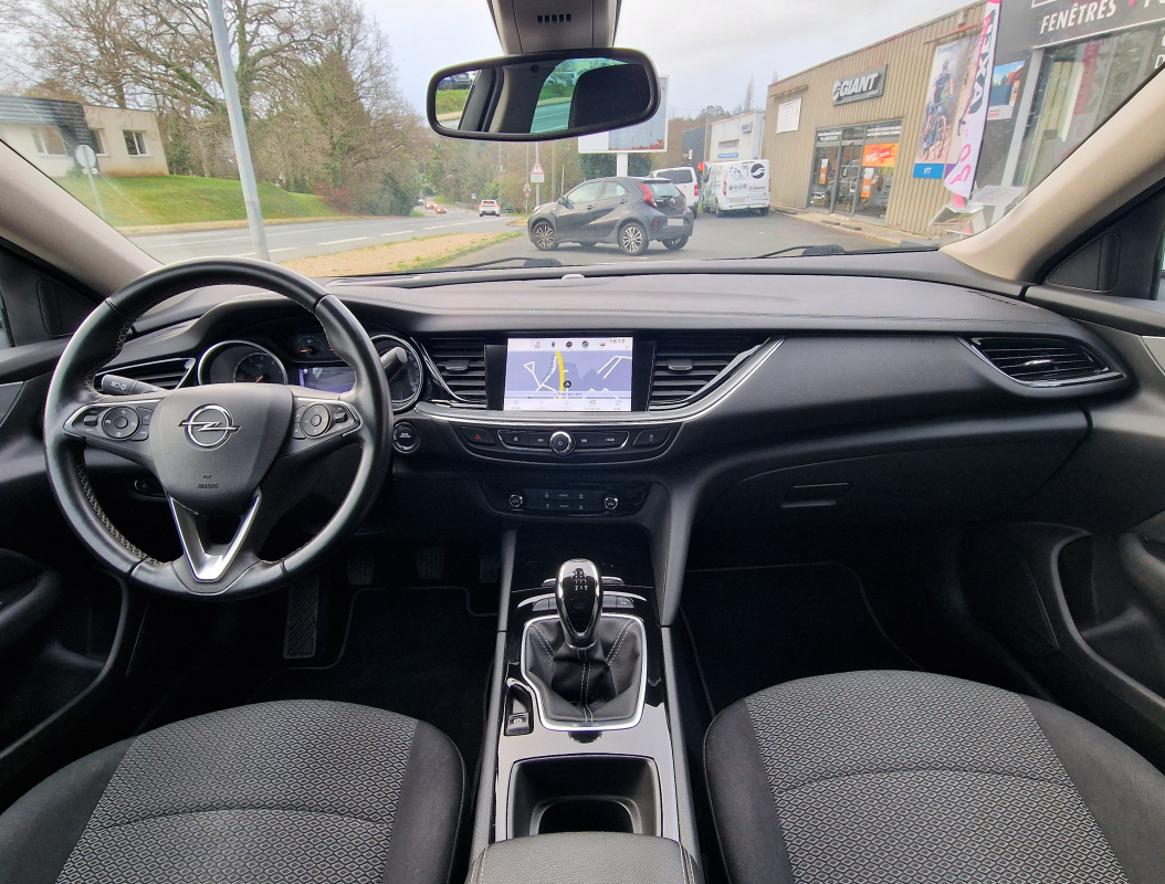 Opel Insignia Grand Sport — 11
