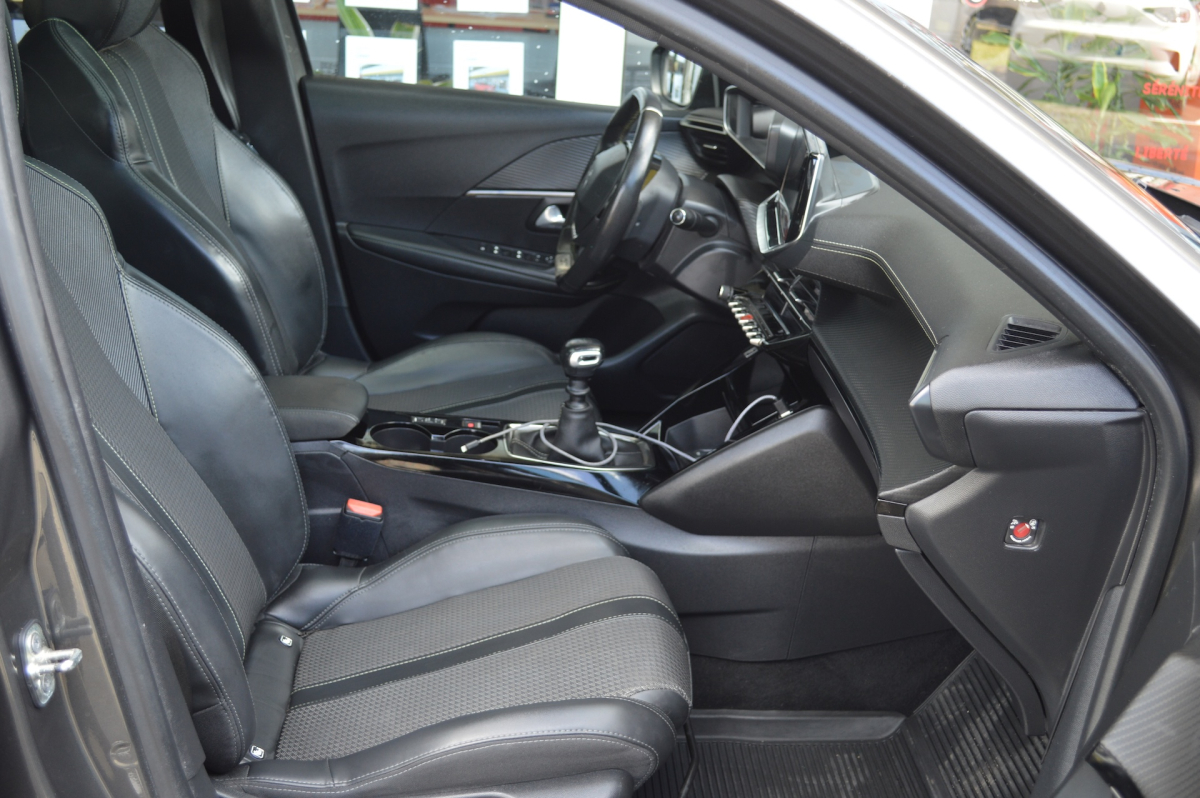 Peugeot 208 — 11
