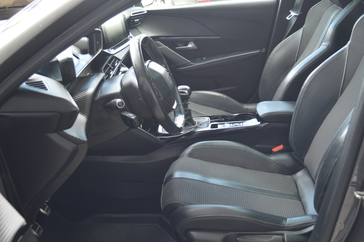 Peugeot 208 — 14