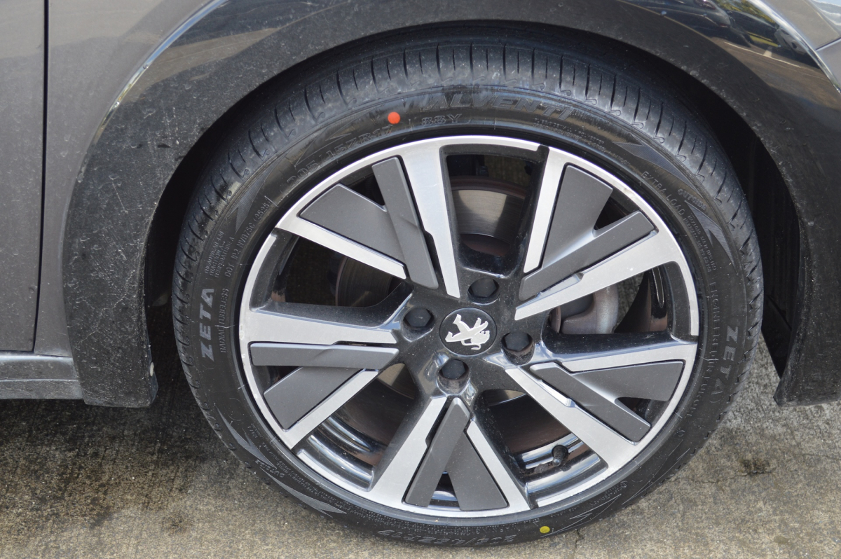Peugeot 208 — 9