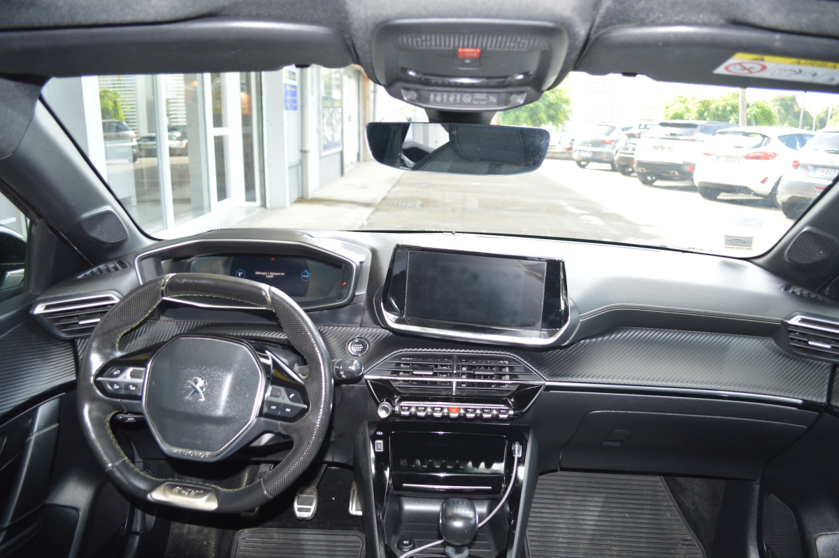 Peugeot 208 — 10
