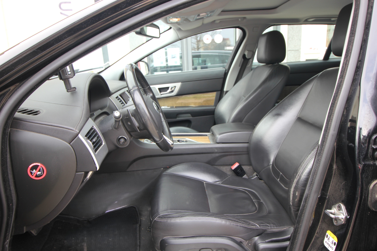 Jaguar XF — 9