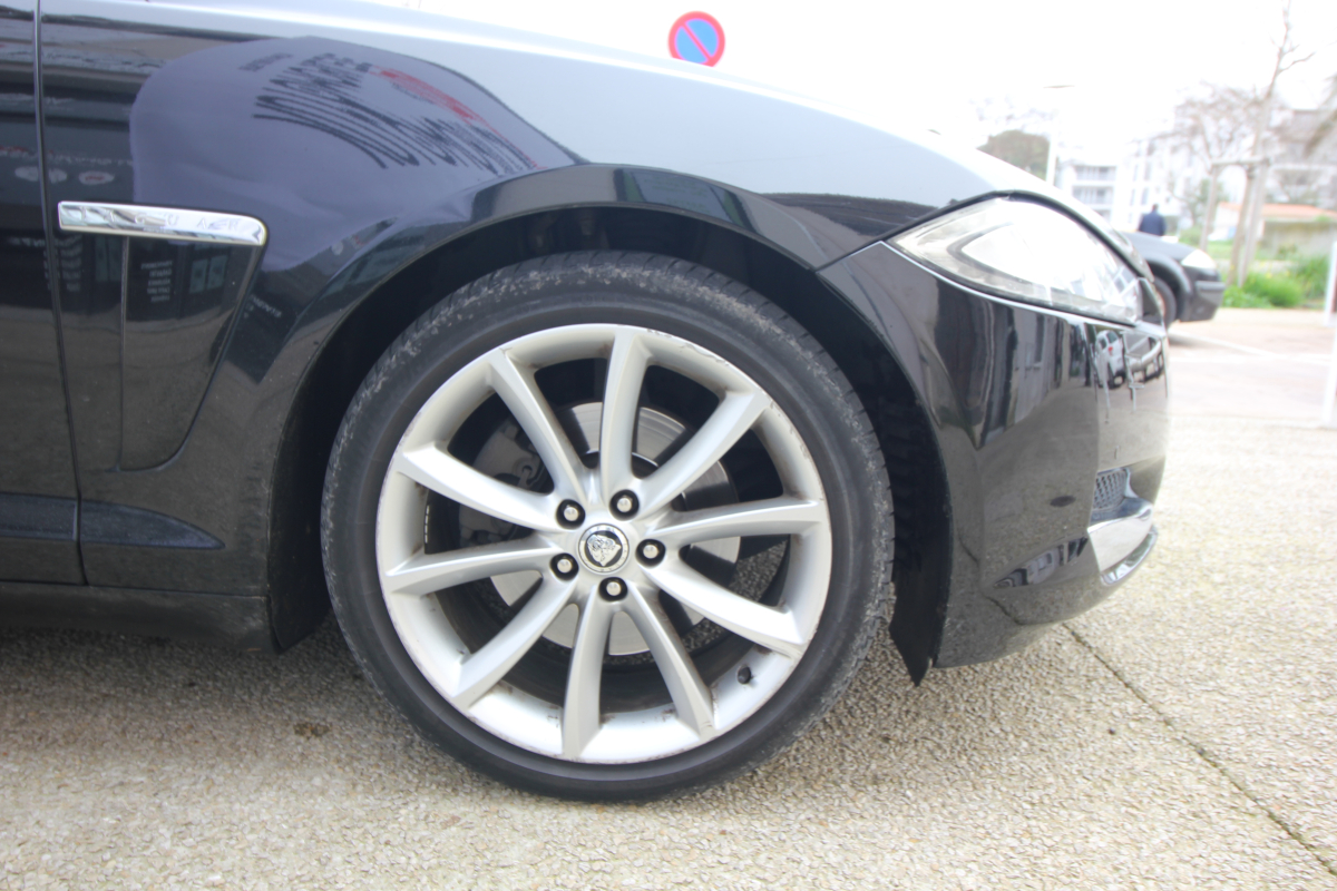 Jaguar XF — 20