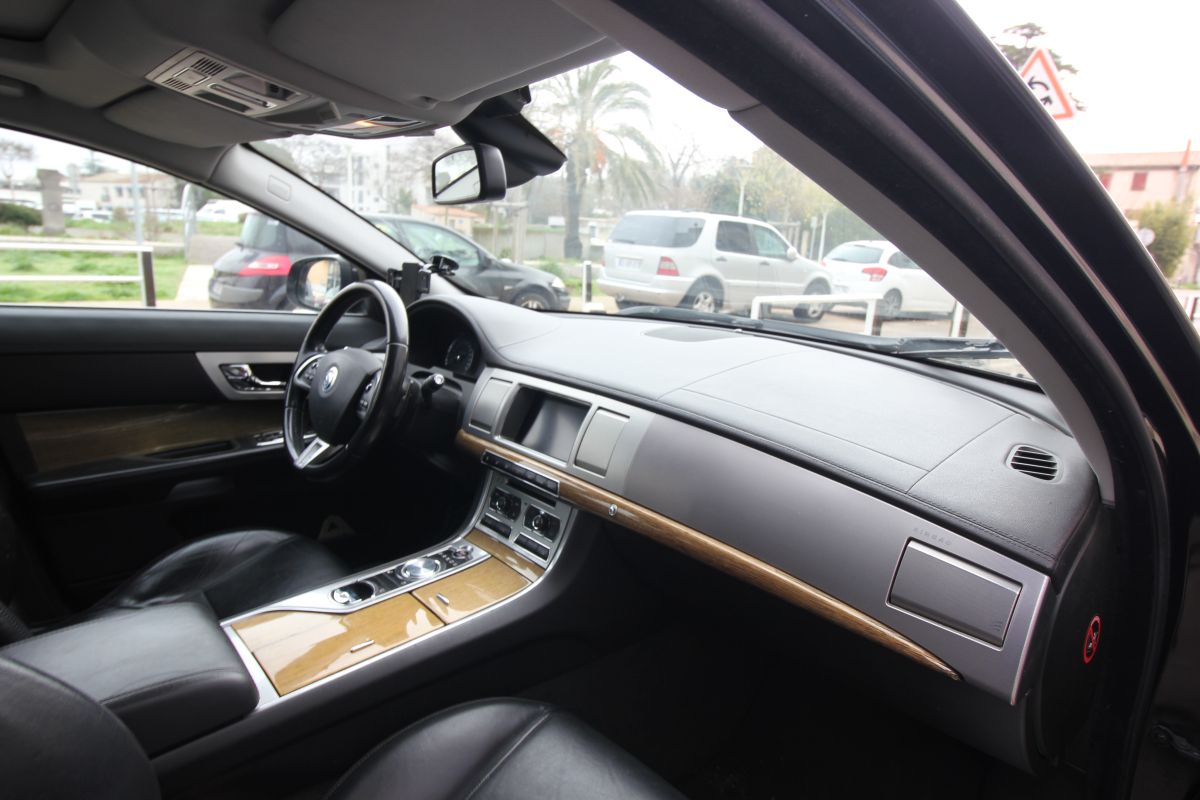 Jaguar XF — 19