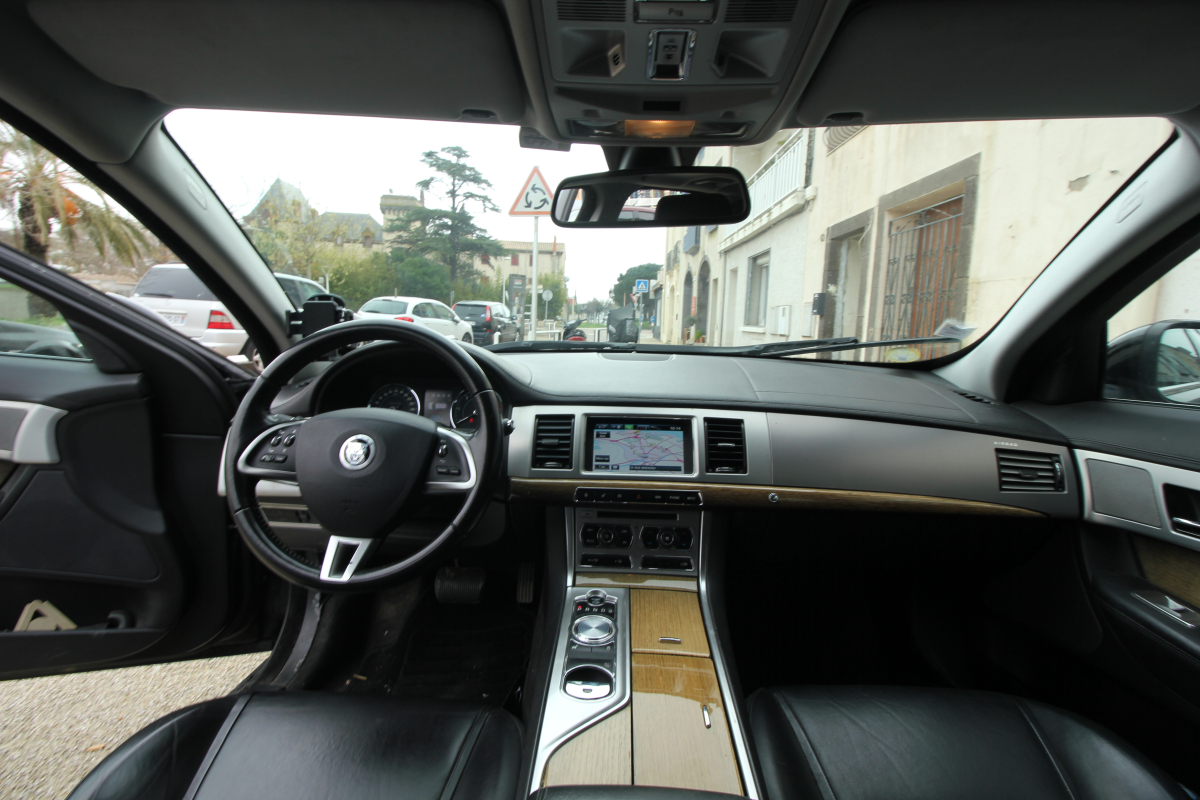 Jaguar XF — 17