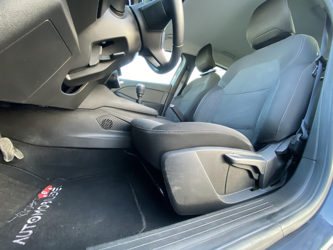 Renault Clio — 12