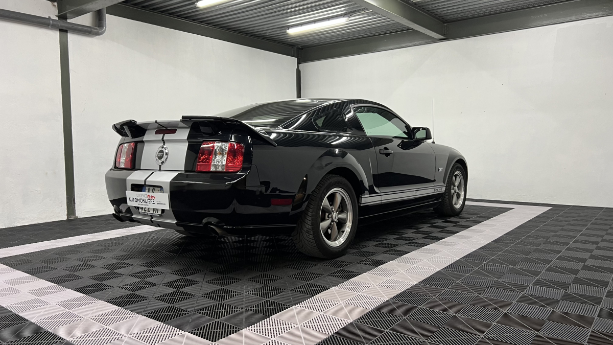 Ford Mustang — 4