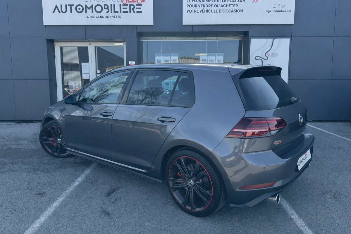 Volkswagen Golf — 3