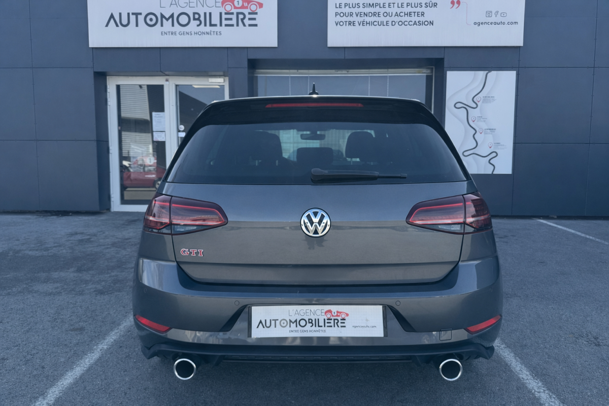 Volkswagen Golf — 4