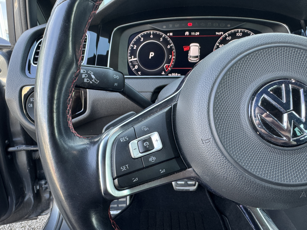Volkswagen Golf — 14