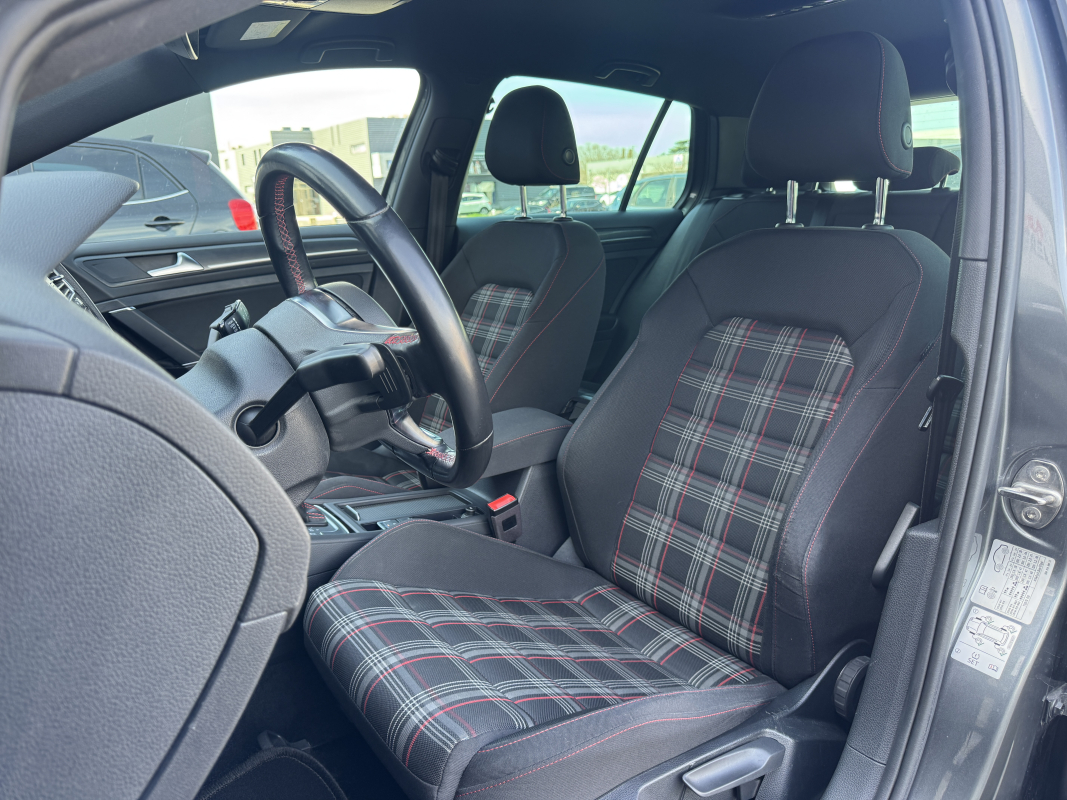 Volkswagen Golf — 8