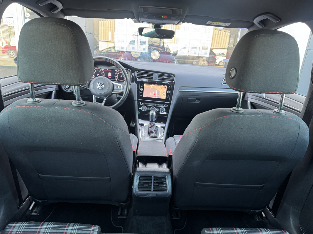 Volkswagen Golf — 23