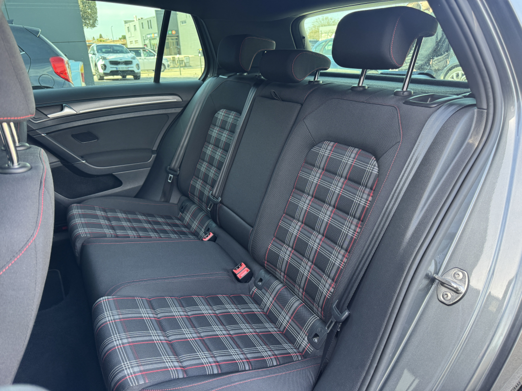 Volkswagen Golf — 21