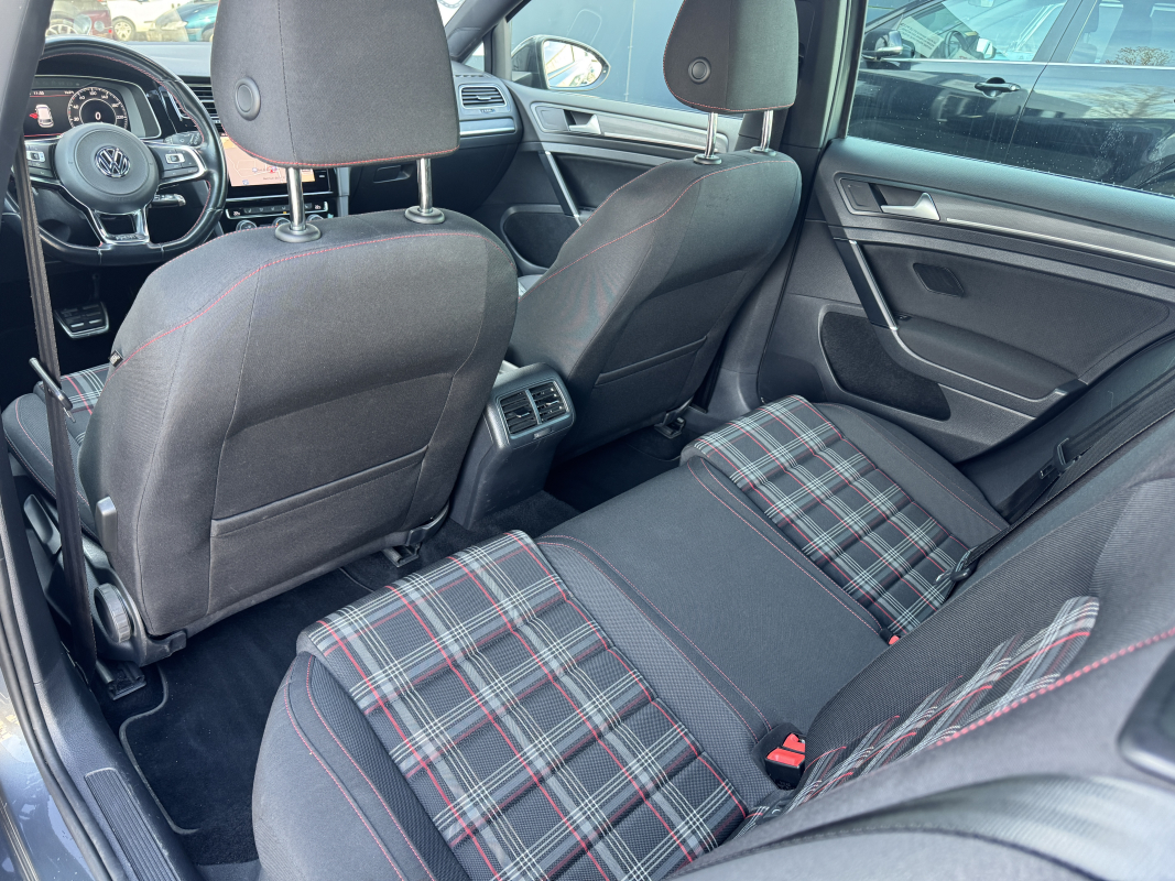 Volkswagen Golf — 22