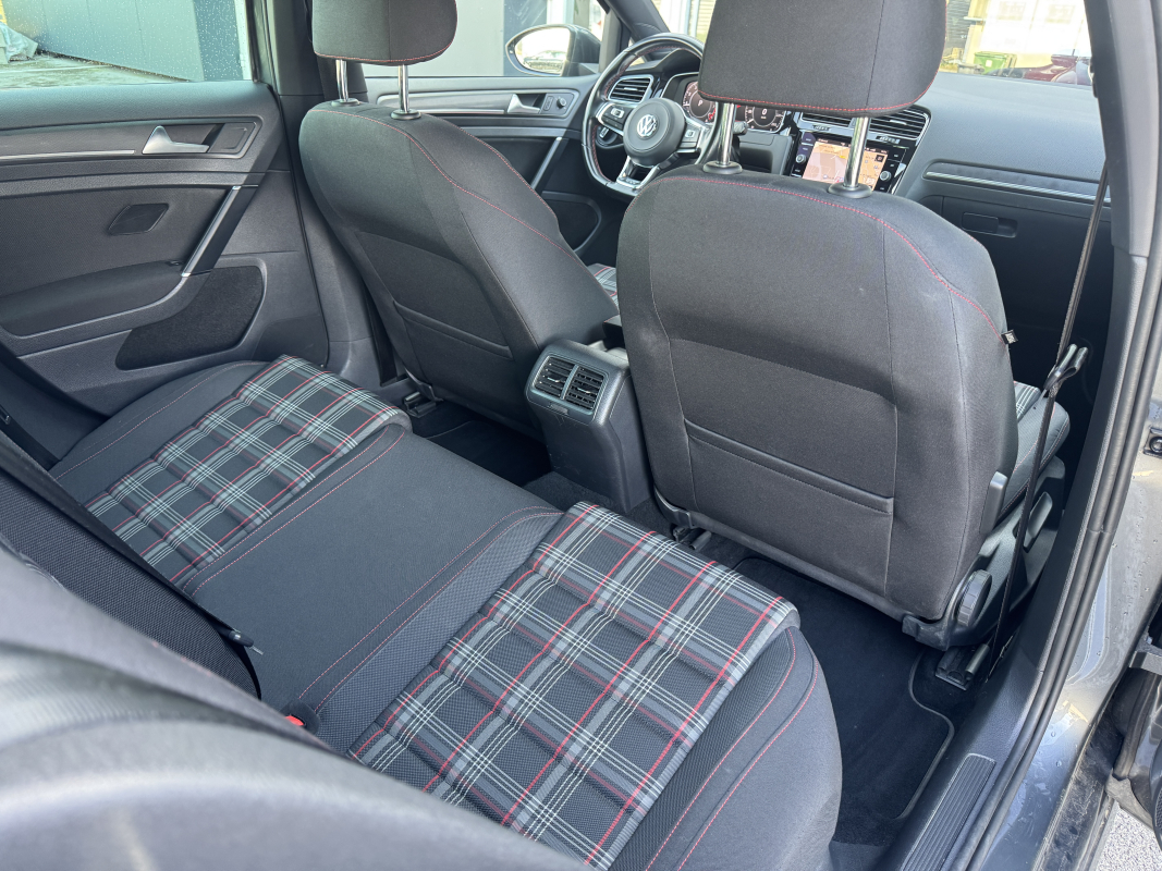 Volkswagen Golf — 26