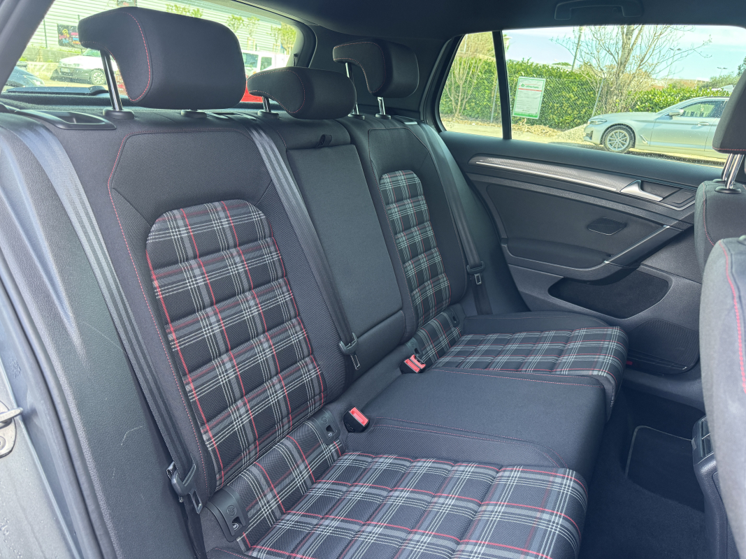 Volkswagen Golf — 27