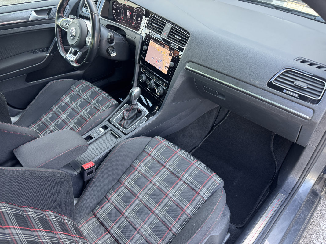 Volkswagen Golf — 29