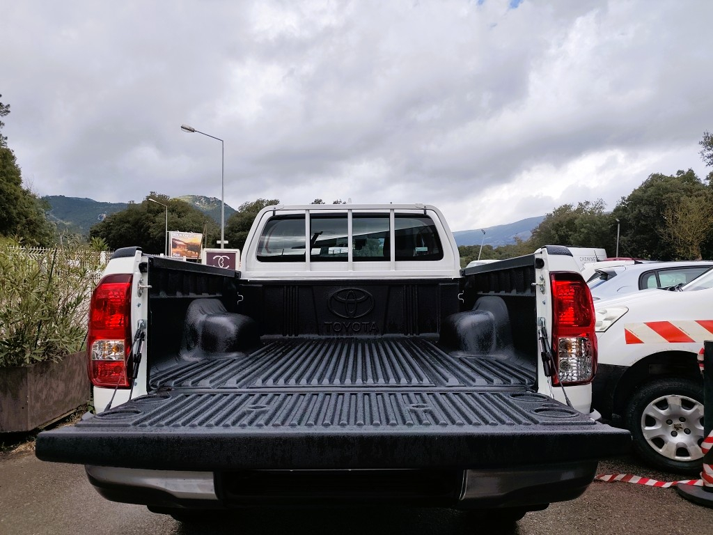 Toyota Hilux — 6