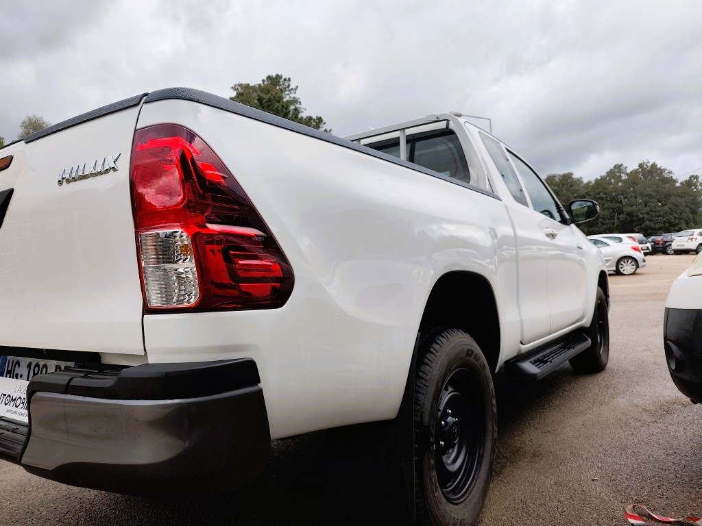 Toyota Hilux — 4