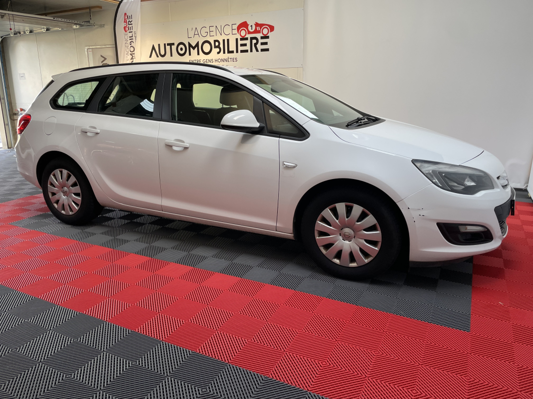 Opel Astra Sports Tourer — 10