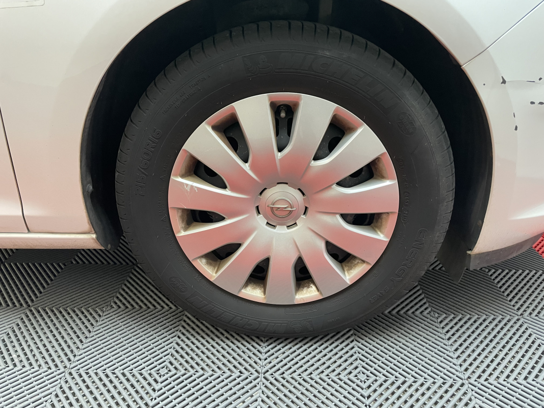 Opel Astra Sports Tourer — 26