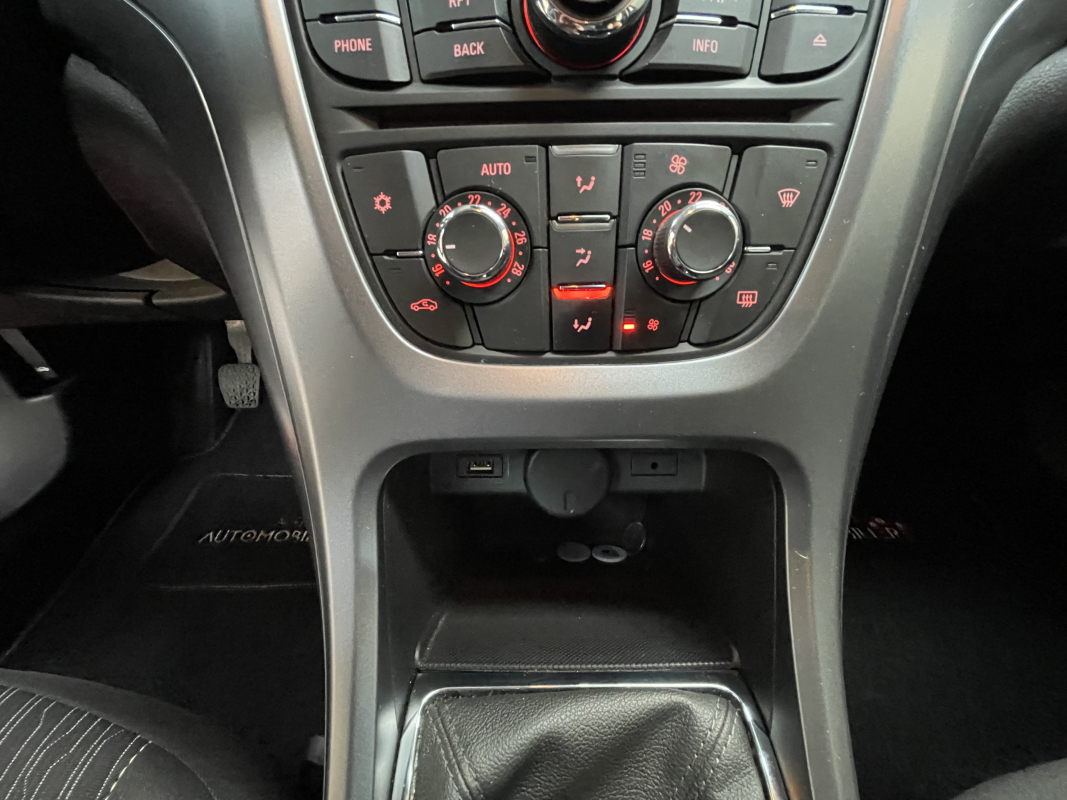 Opel Astra Sports Tourer — 25