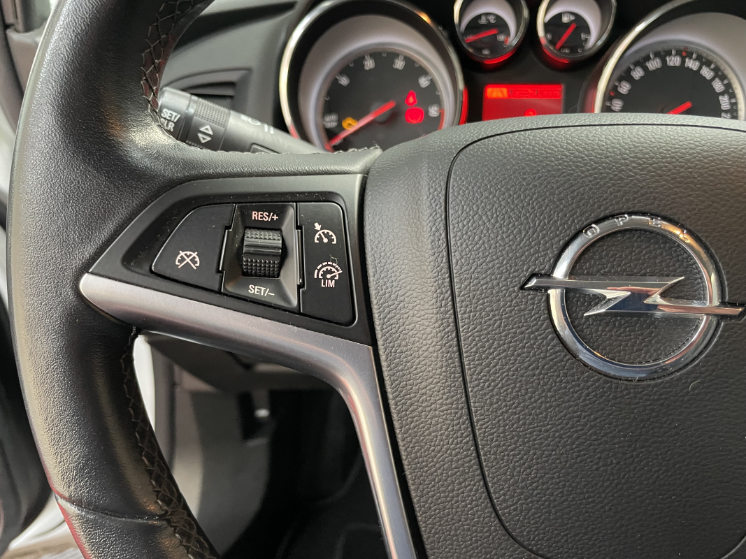 Opel Astra Sports Tourer — 14
