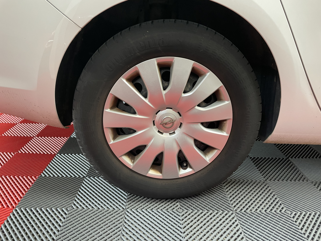 Opel Astra Sports Tourer — 28