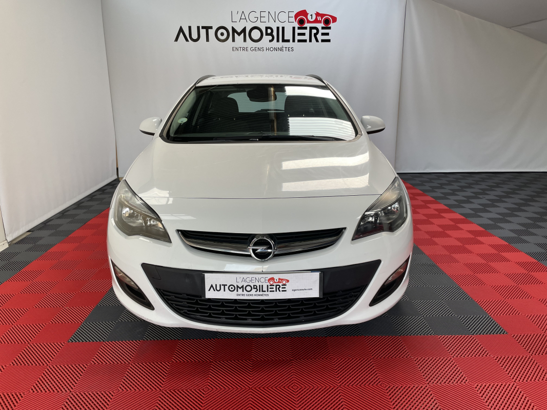 Opel Astra Sports Tourer — 2