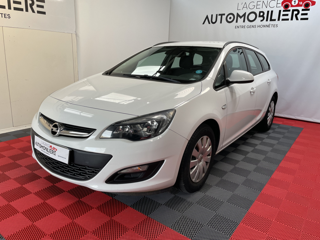 Opel Astra Sports Tourer — 3