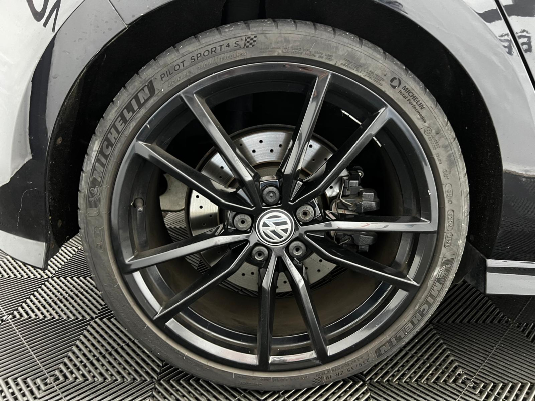 Volkswagen Golf — 18