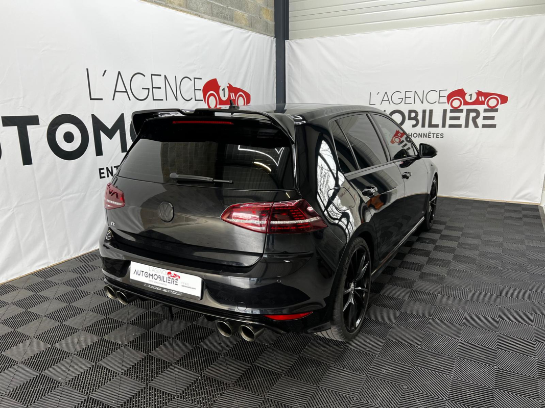 Volkswagen Golf — 5