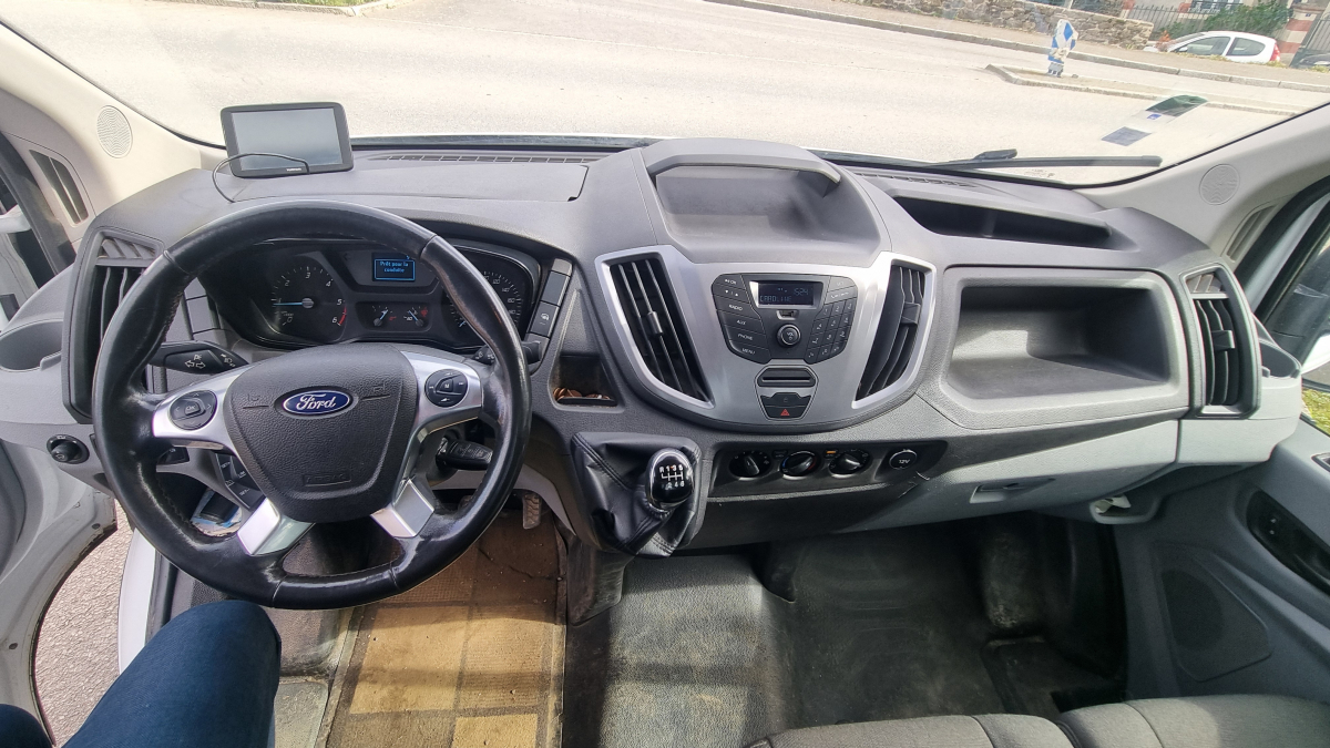 Ford Transit — 18