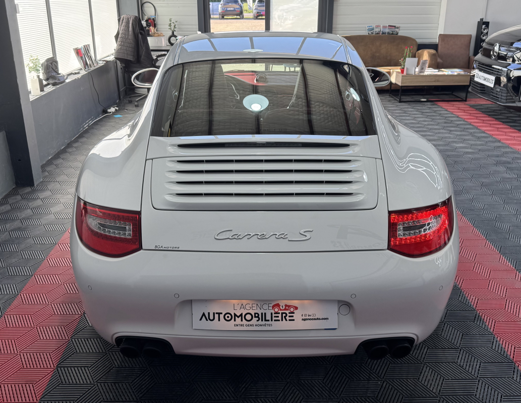 Porsche 911 — 9