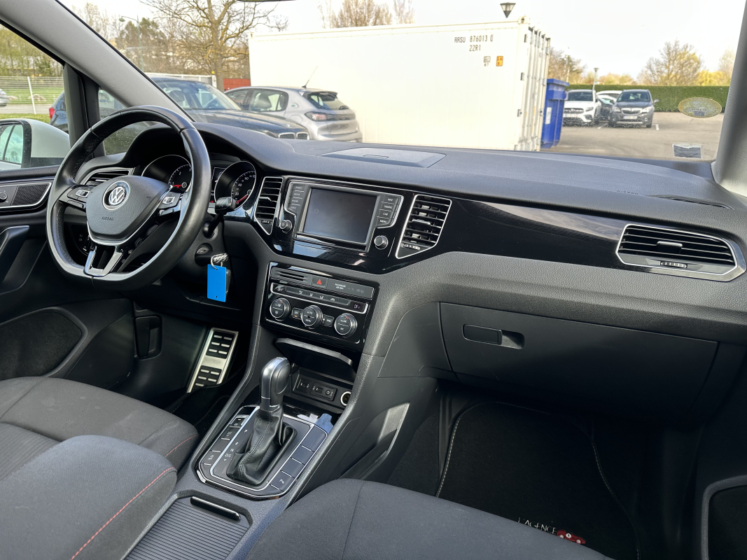 Volkswagen Golf Sportsvan — 16
