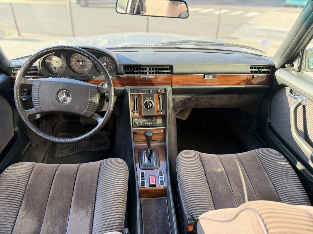Mercedes 280 — 12