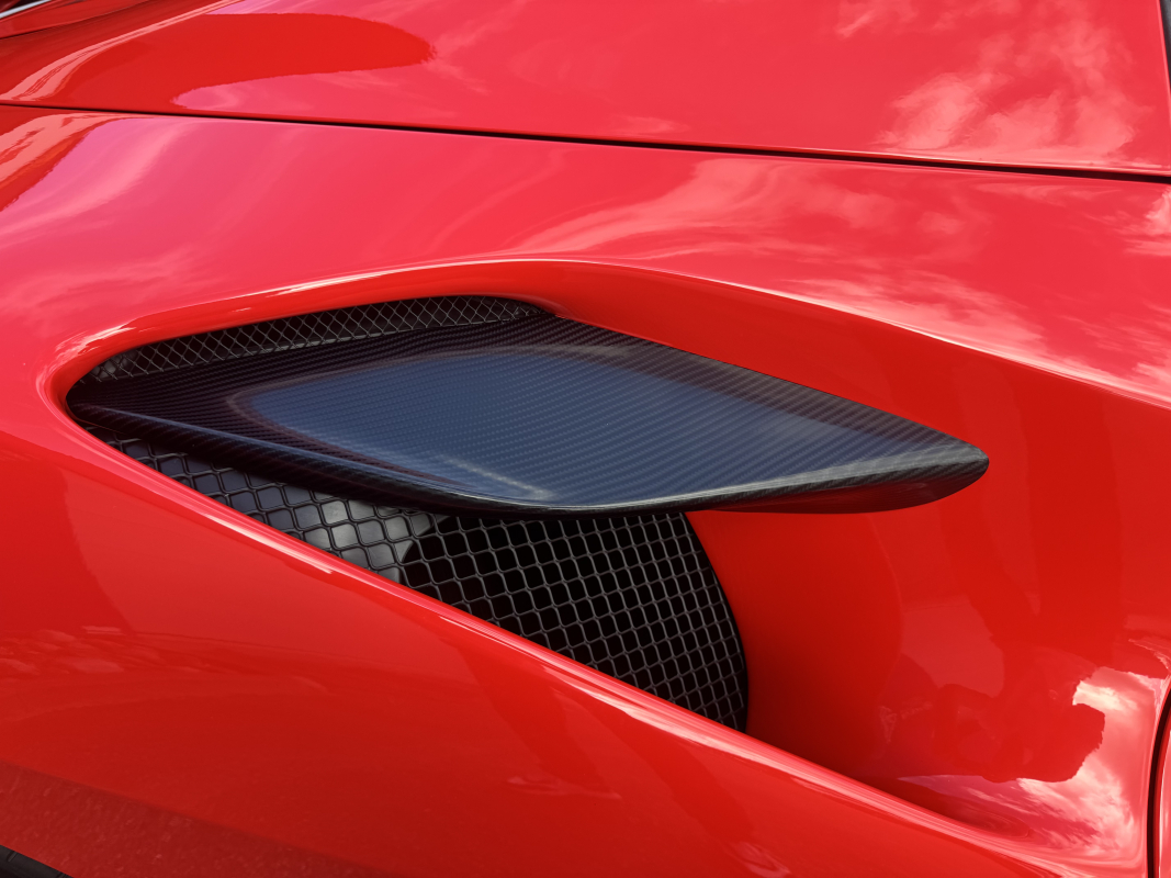 Ferrari F8 Spider — 12