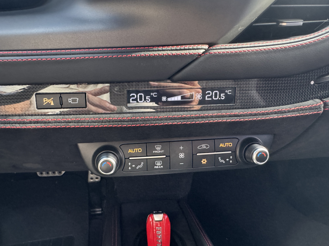 Ferrari F8 Spider — 24